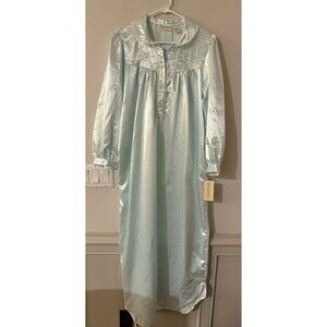 NWT Small silky Polyester/cotton nightgown by Heiress pale mint green
